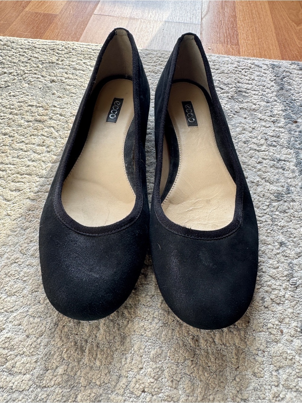 Ecco Black Suede Rounded Toe Ballet Flats